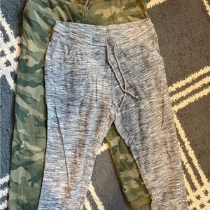 Old Navy Gray and Camouflage womens Joggers